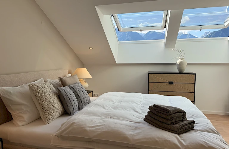 Schlafzimmer mit Doppelbett