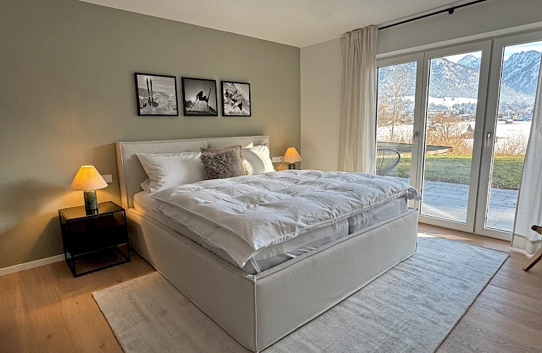 Schlafzimmer mit Doppelbett