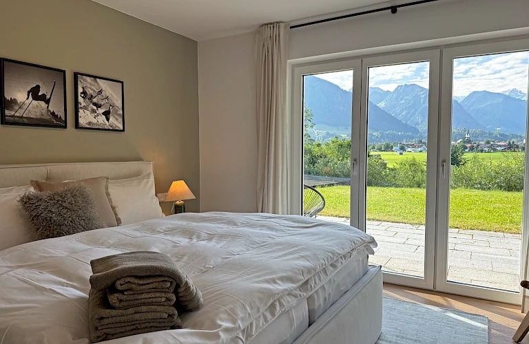 Schlafzimmer mit Doppelbett