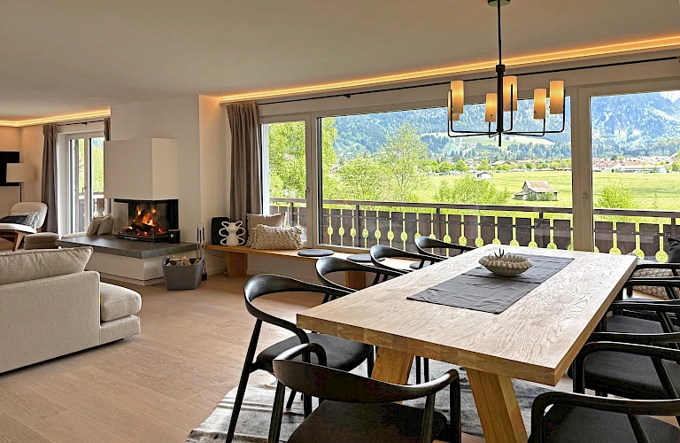 Essbereich mit Ausblick auf Oberstdorf und die Alpen