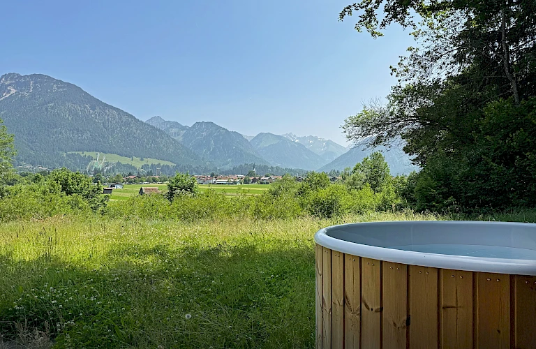 HotTub mit Blick auf die Berge und Oberstdorf