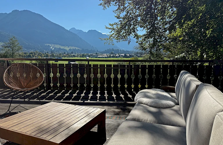 Ausblick von der Terrasse des Klopfer Hauses im Herbst