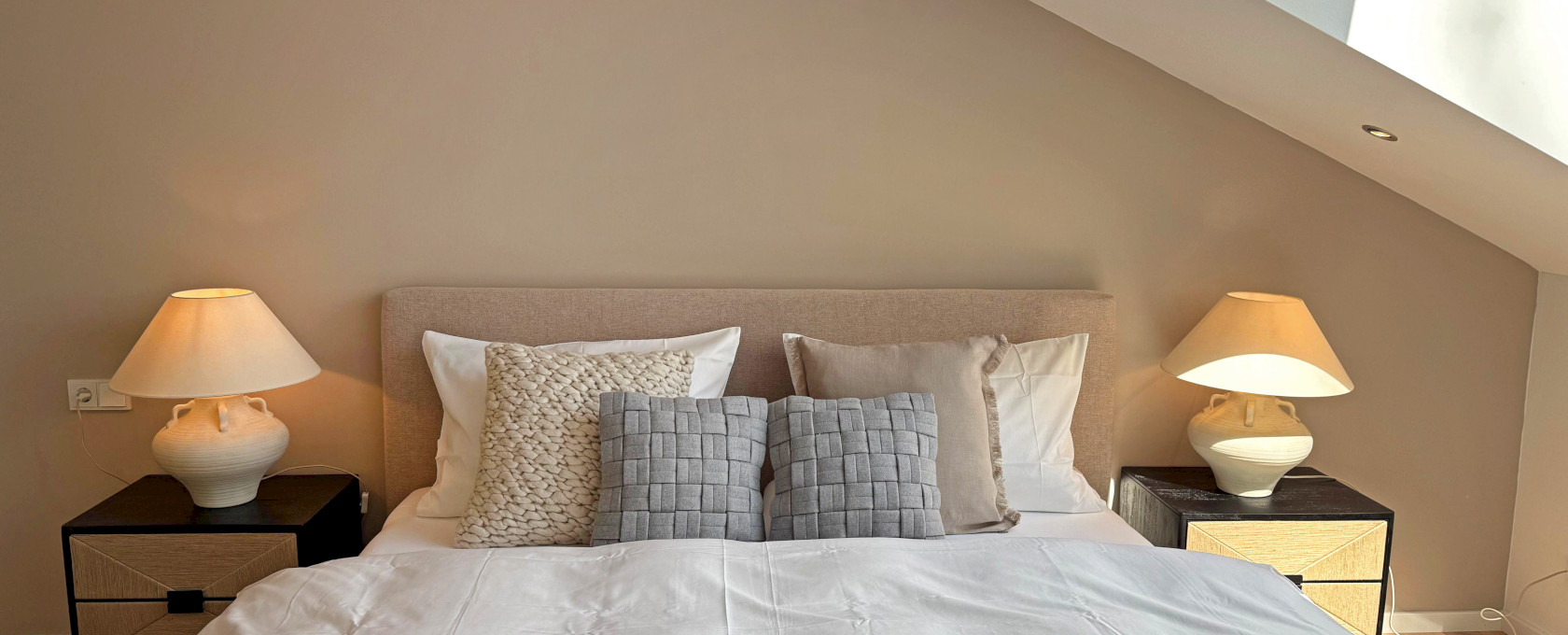 Schlafzimmer mit Doppelbett