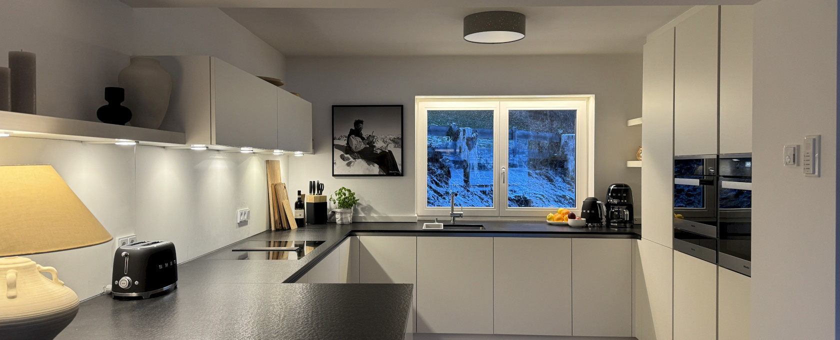 Voll ausgestattete Küche mit hochwertigen Geräten im Klopfer Haus